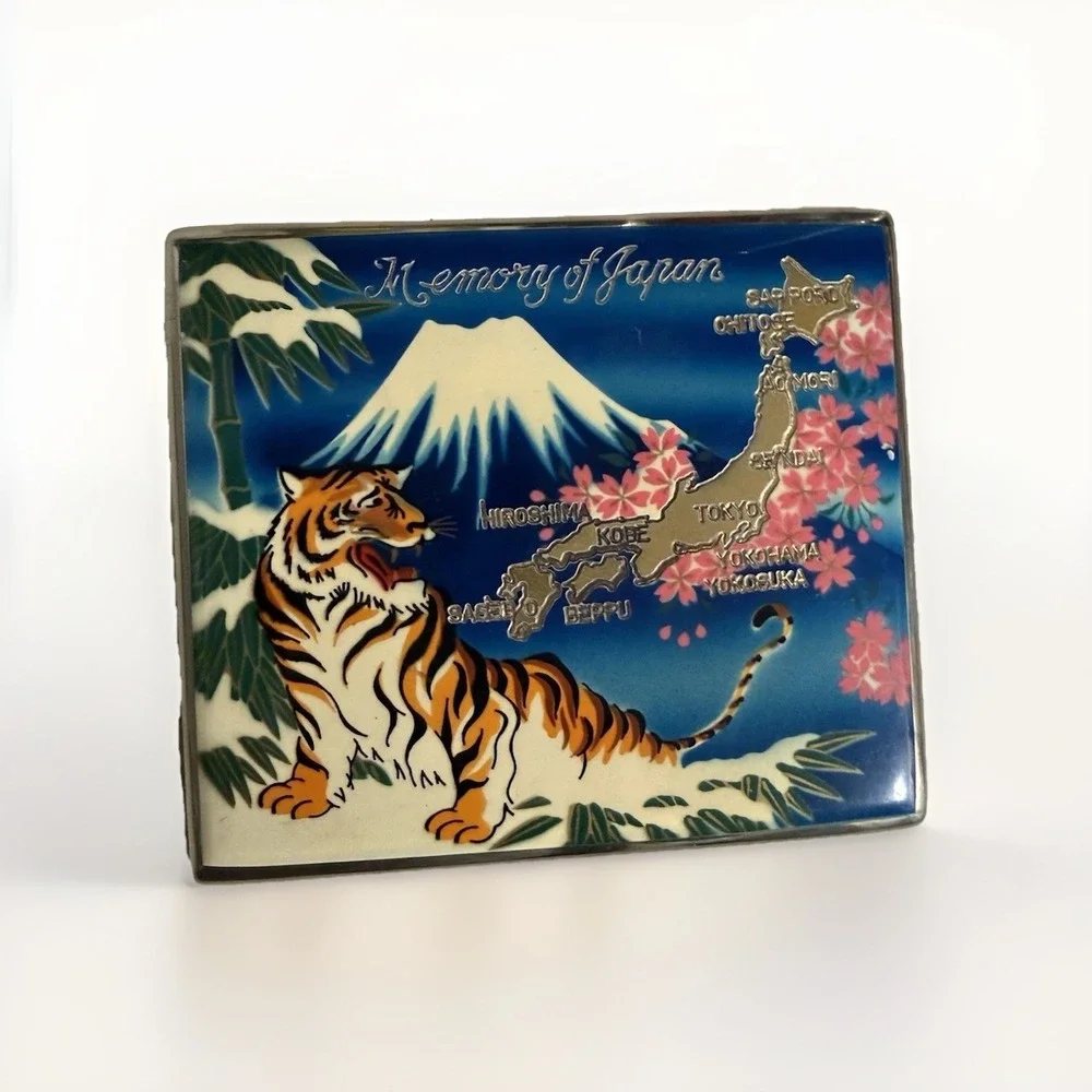 RARE Memory of Japan Vintage Cigarette Case w/ Attached Lighter Tiger Mt Fuji